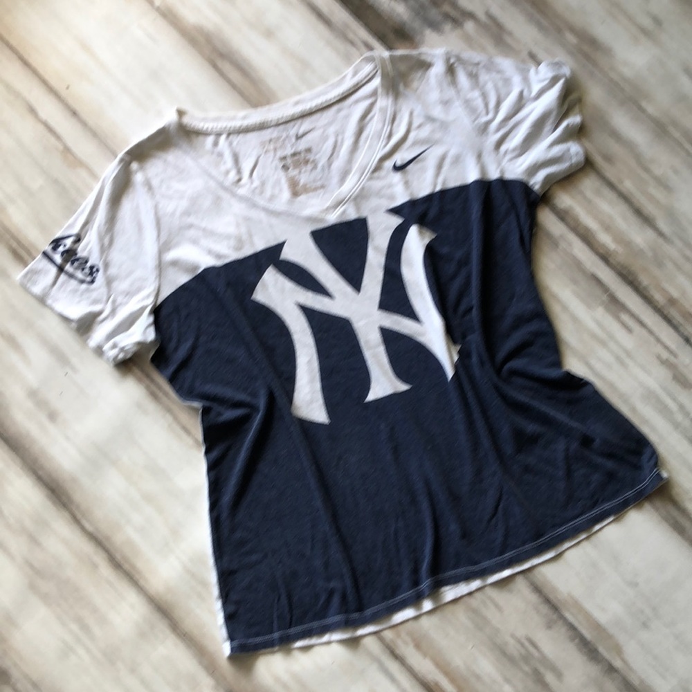 Nike New York Yankees WOMANS T-Shirt / Size XL